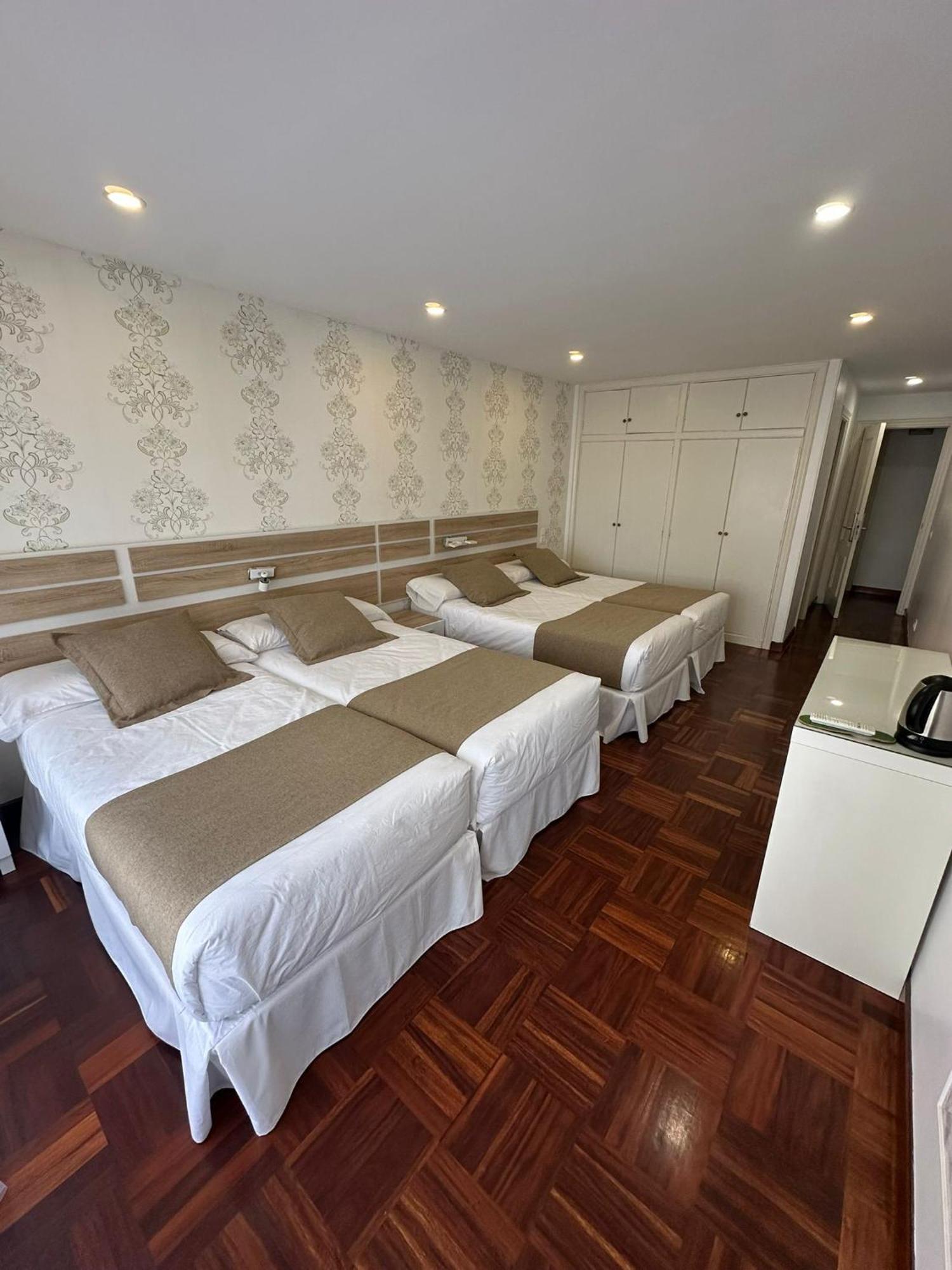 Quadruple Room Private Bathroom